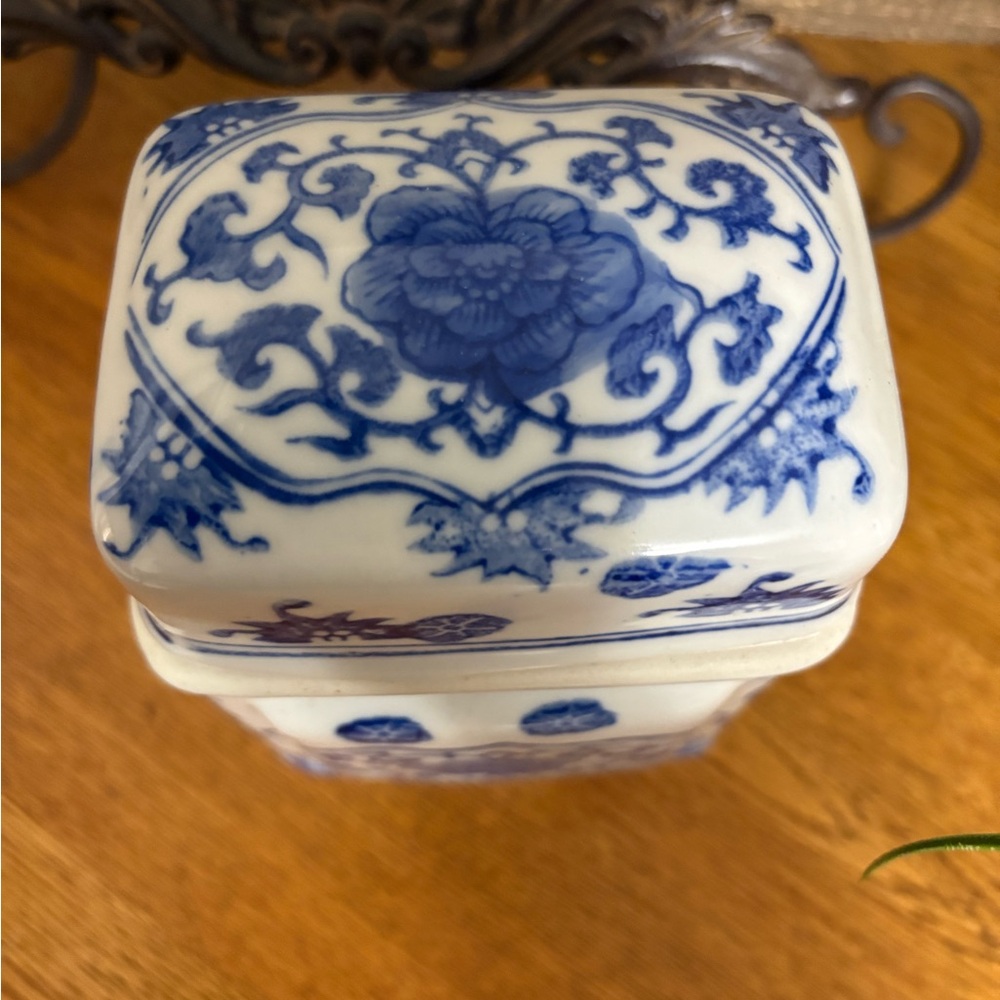 Blue & White Floral Ginger Jar/Tea Jar - Picture 2 of 7